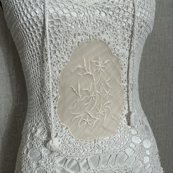 Perfect Vintage Cache White Crochet Dress with silk inlays - Picture 3 of 7